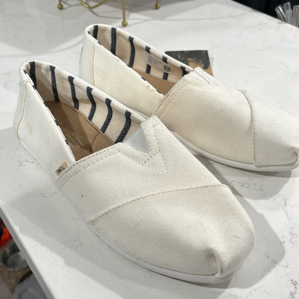 TOMS - Picture 4 of 6